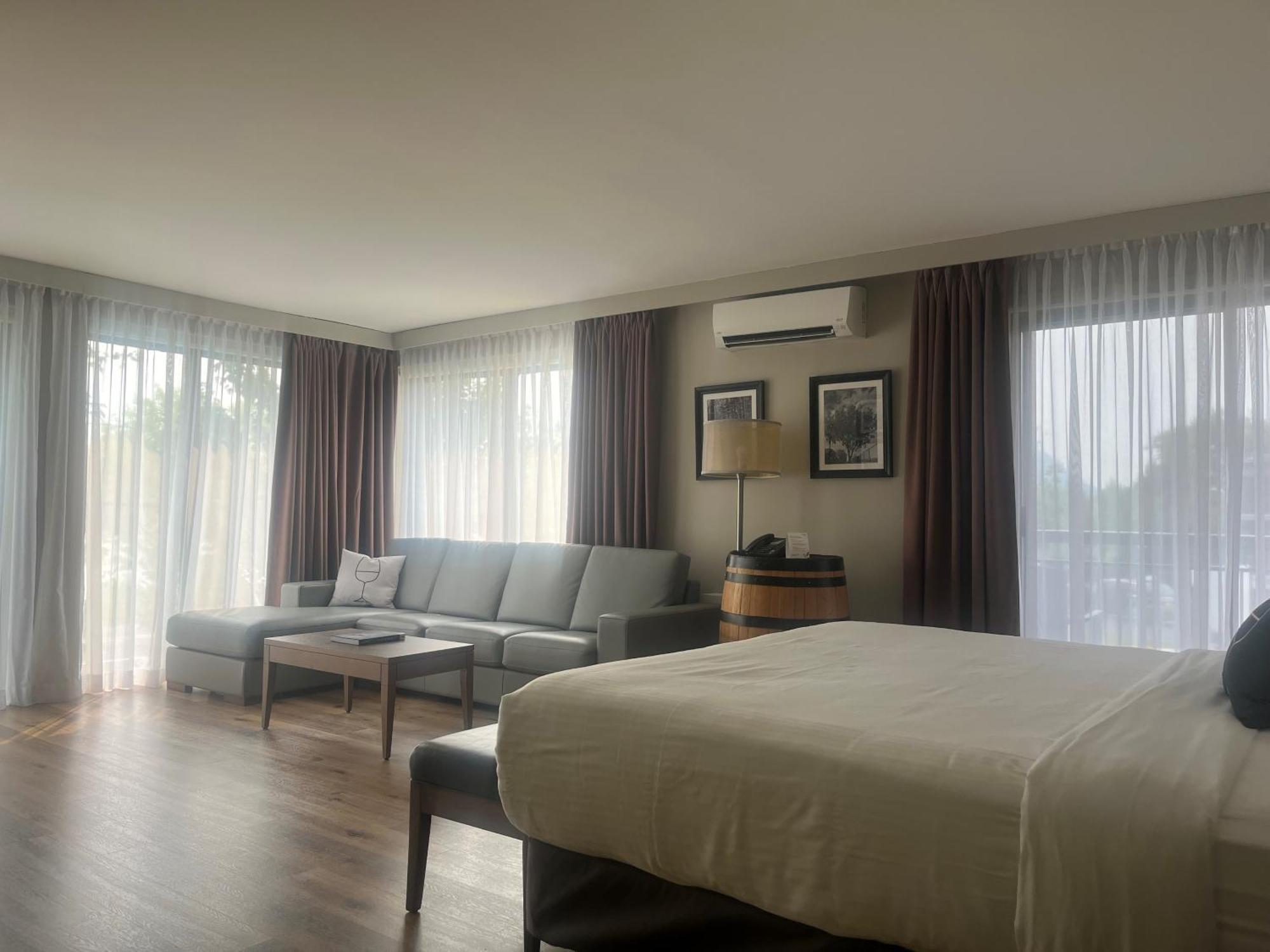 Hotel Rive Gauche Beloeil Экстерьер фото